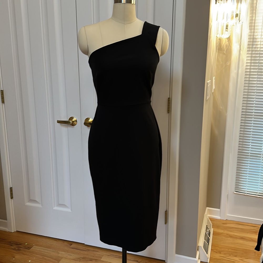 Roland Mouret for Banana Republic on shoulder fitted pencil dress. Size 6 NWT